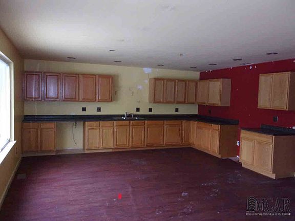 3rd image of 34003 Crooks Ct
