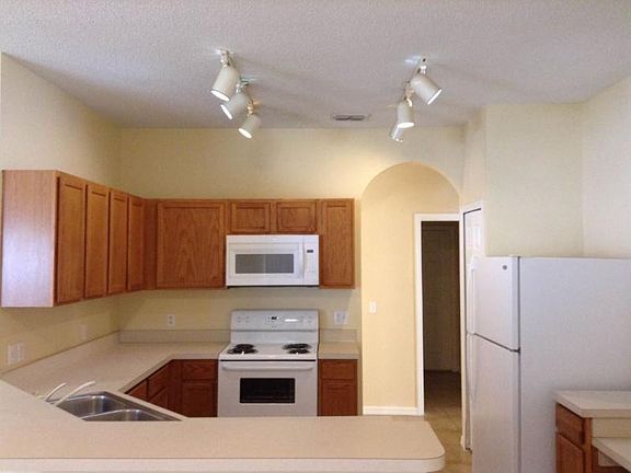 5th image of 2731 Woodstream Cir