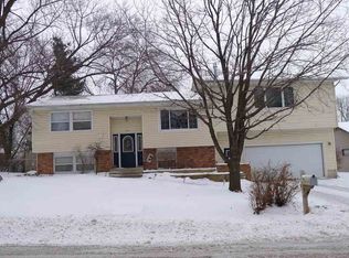 104 Southview Ave, Charles City, IA 50616
