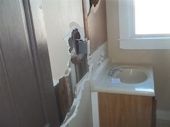 5th image of 1600 Salem Ave