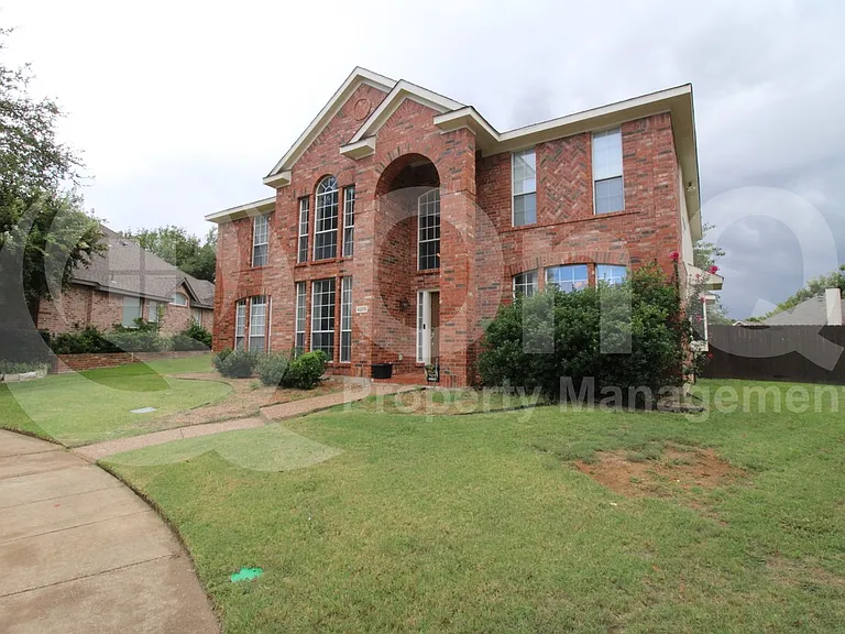 4205 Holly Dr — Photo 3