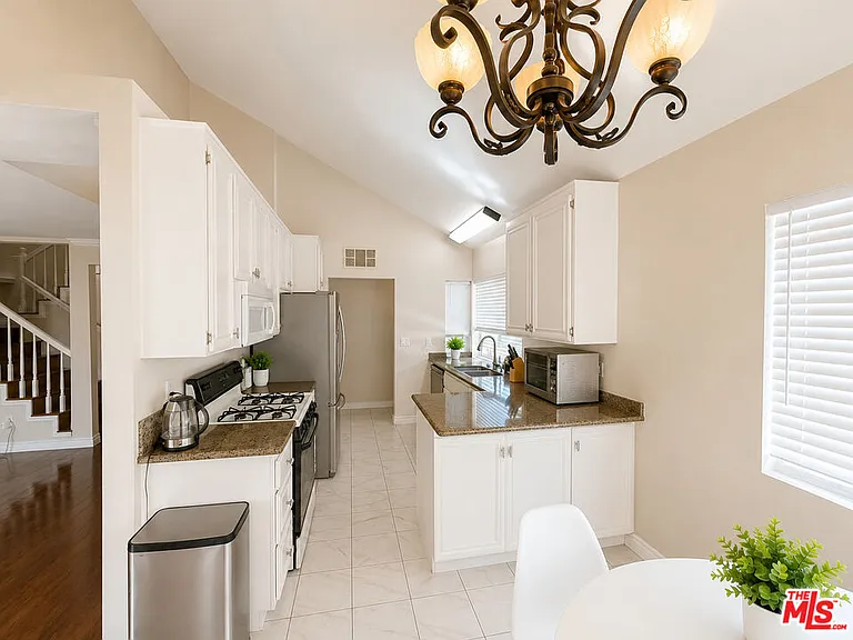 8950 Serapis Ave #10 — Photo 3