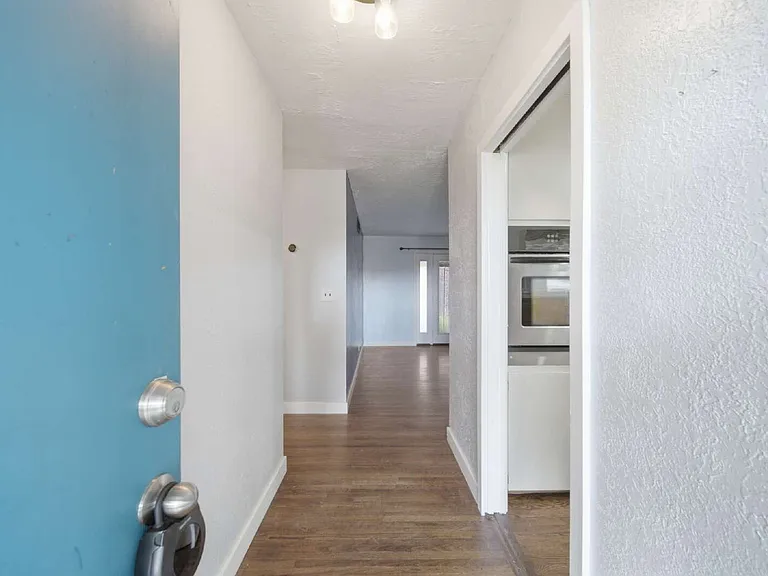 2820 S Hudson Ave — Photo 3