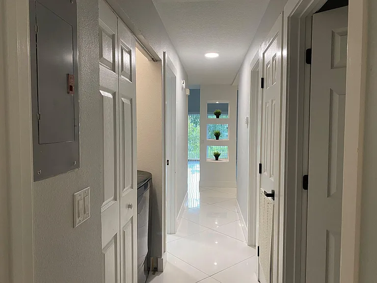 2032 Gregory Dr — Photo 8