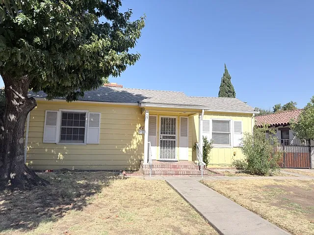 3 bed, 1.5 bath, 1660 sqft, $1,950 — Photo 1