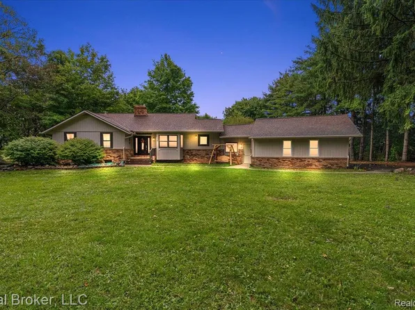 4515 Kidder Rd, Almont, MI 48003