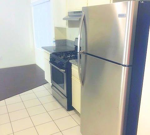 4th image of 1735 Peyton Ave #2771