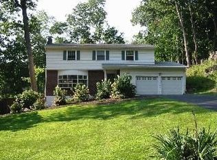 11 Brookland Farms Rd, Poughkeepsie, NY 12601