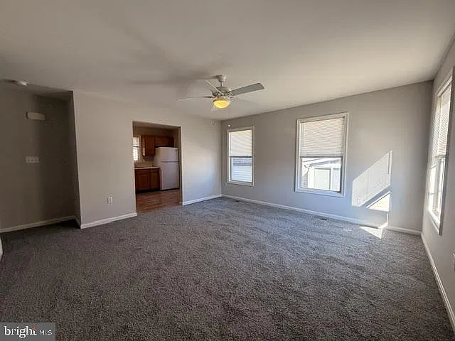 3 bed, 2.5 bath, 2100 sqft, $2,095 — Photo 2