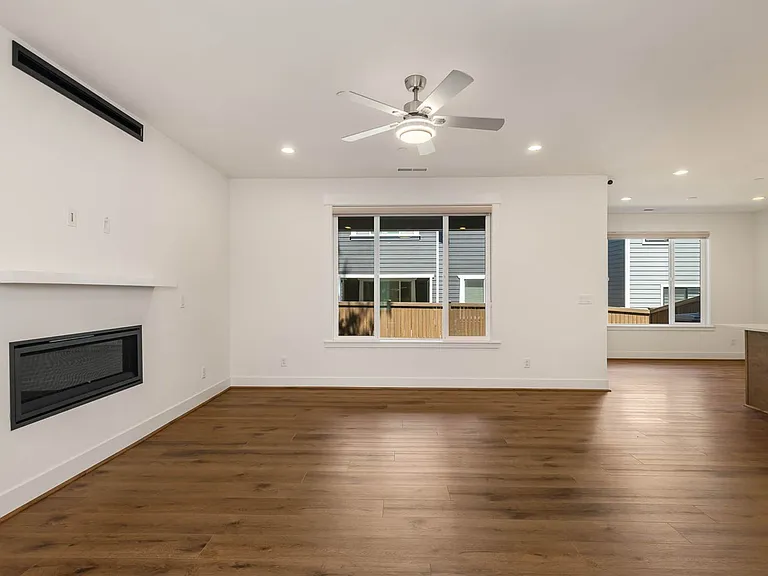 1781 246th Ct NE — Photo 3