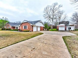 914 Living Springs Trl, Goldsby, OK 73093