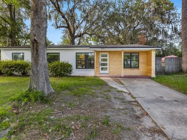 2614 Leonid Rd, Jacksonville, FL 32218