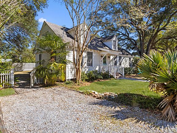 3rd image of 111 Bay View Ct