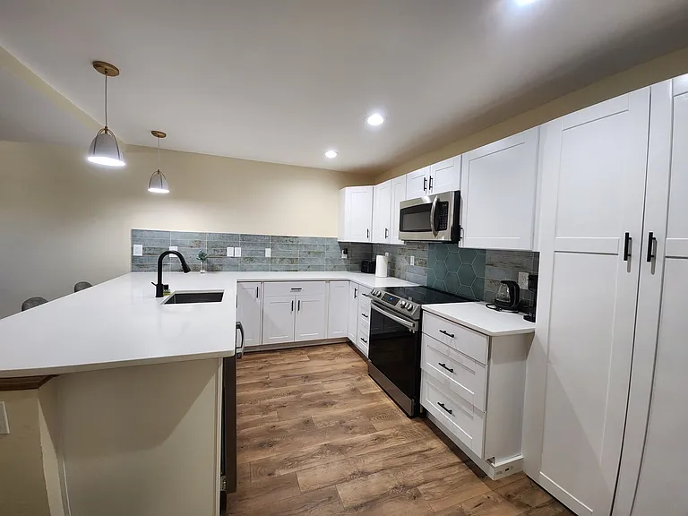 306 Hazeldine Ave SW #6 — Photo 6