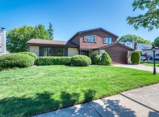 910 W White Oak St, Arlington Heights, IL 60005