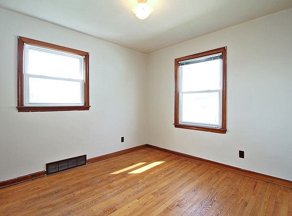 5th image of 371 N Forest Ave