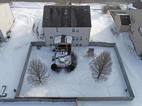 3rd image of 115 Evergreen Dr