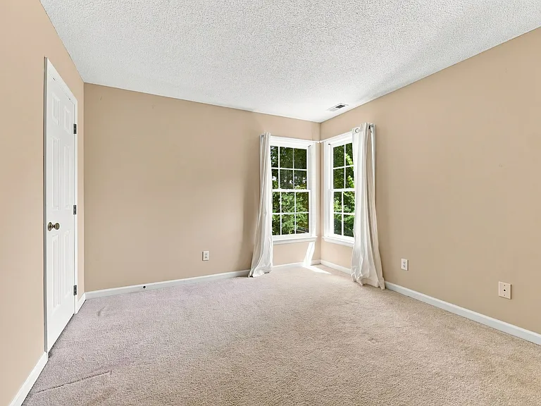 115 Lonebrook Dr — Photo 42