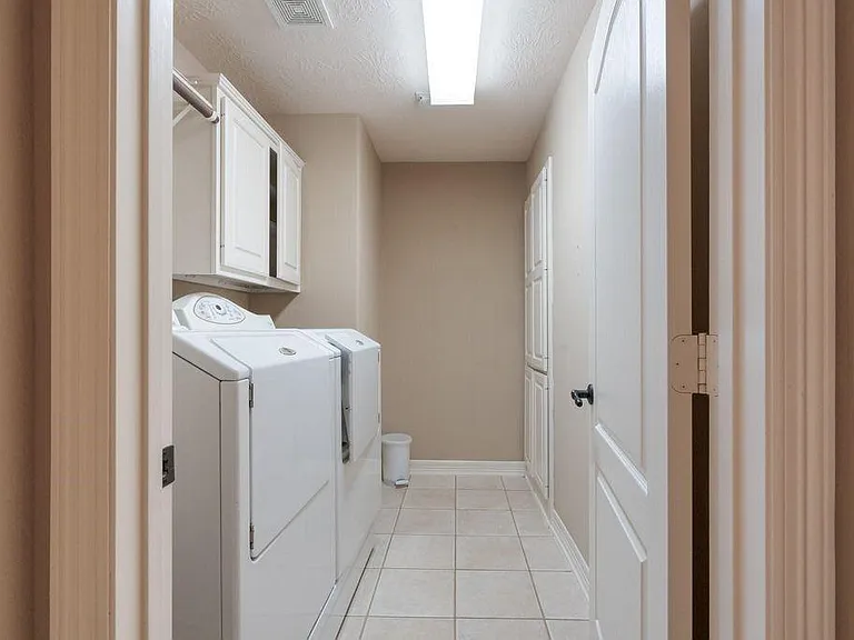 12406 Santiago Cove Ln — Photo 31