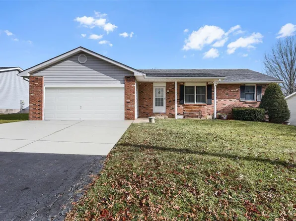 6003 Roach Rd, Godfrey, IL 62035