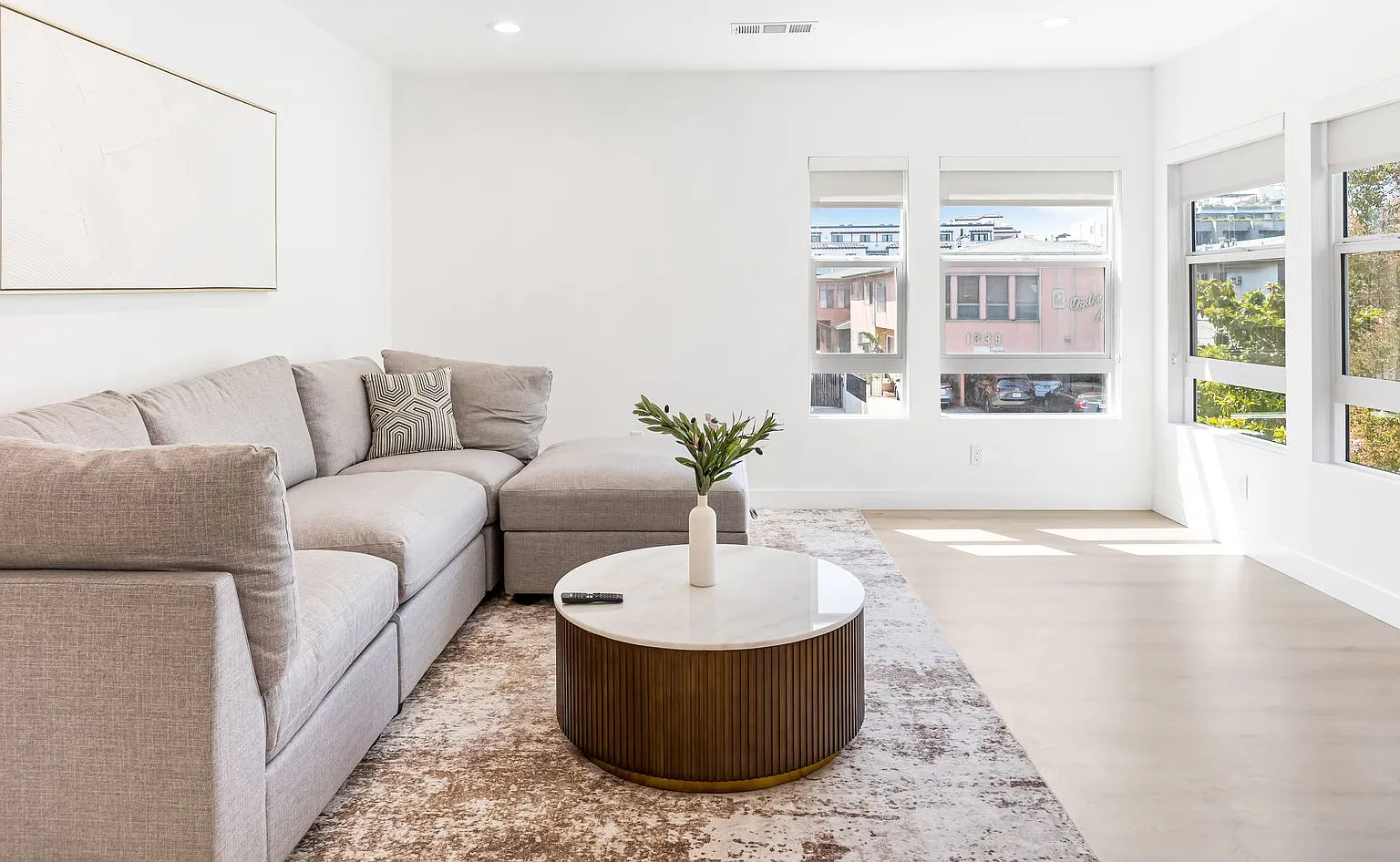 Beautifully Renovated Boutique Property in Prime Mid-City Los Angeles — Photo 3