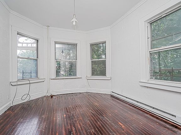 4th image of 16 Van Buren St Floor 1