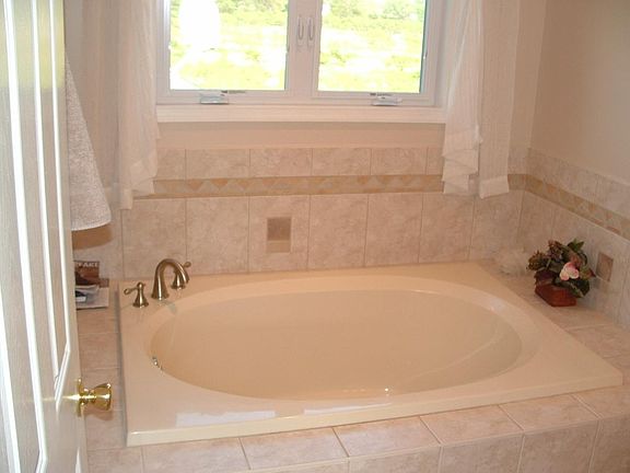 Master bath tub