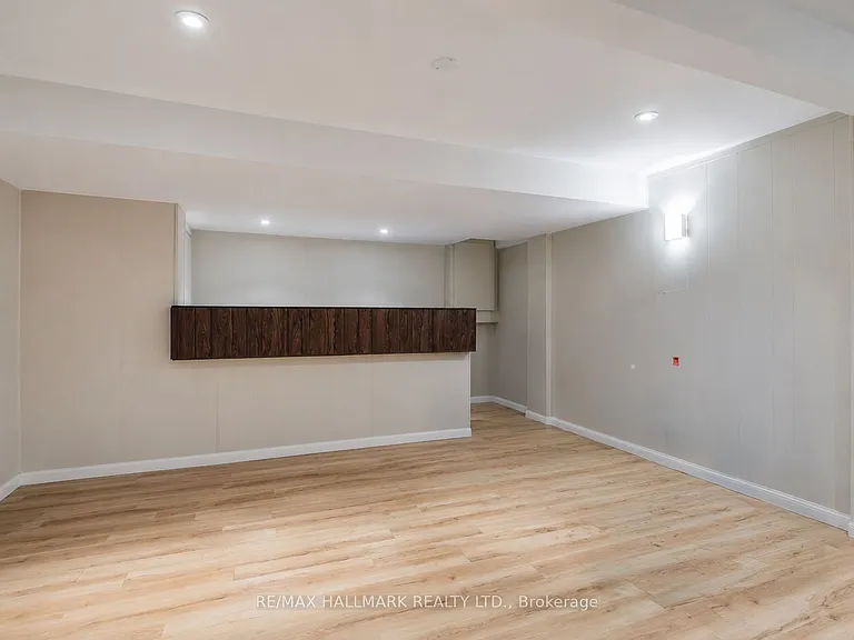 36 Kitsilano Cres — Photo 22