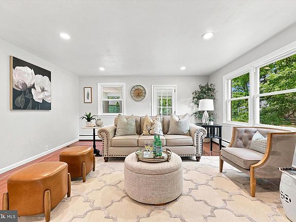 5th image of 1021 Laurence Dr