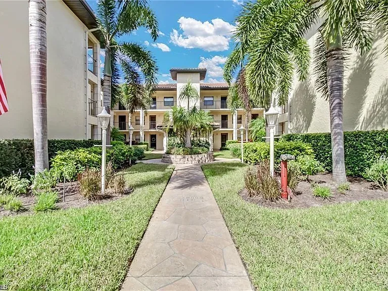 221 Fox Glen Dr #2207 — Photo 1