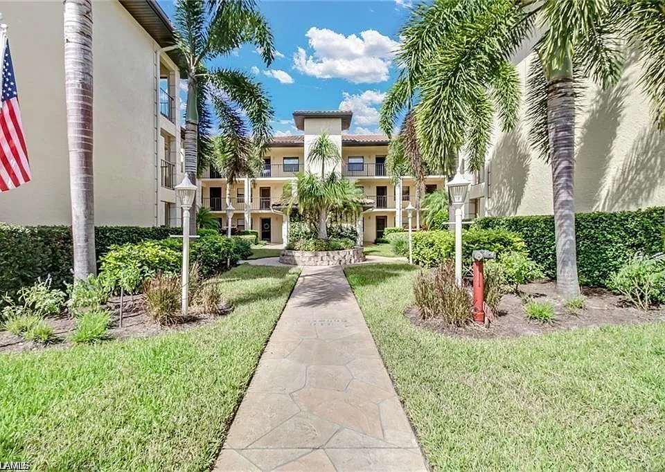 221 Fox Glen Dr #2207