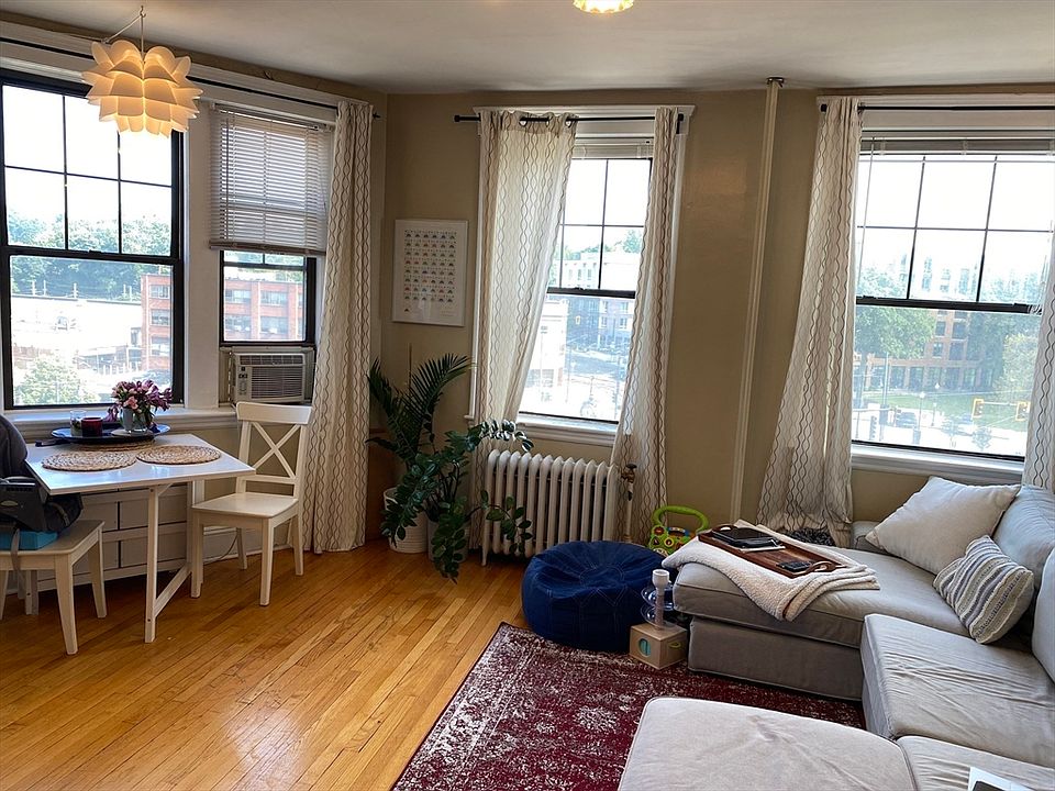 1st image of 2 Sutherland Rd APT 44