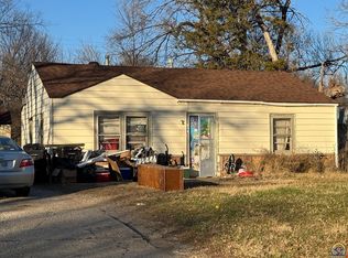504 SE Pinecrest Dr, Topeka, KS 66605