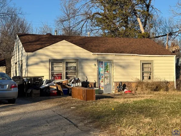 504 SE Pinecrest Dr, Topeka, KS 66605