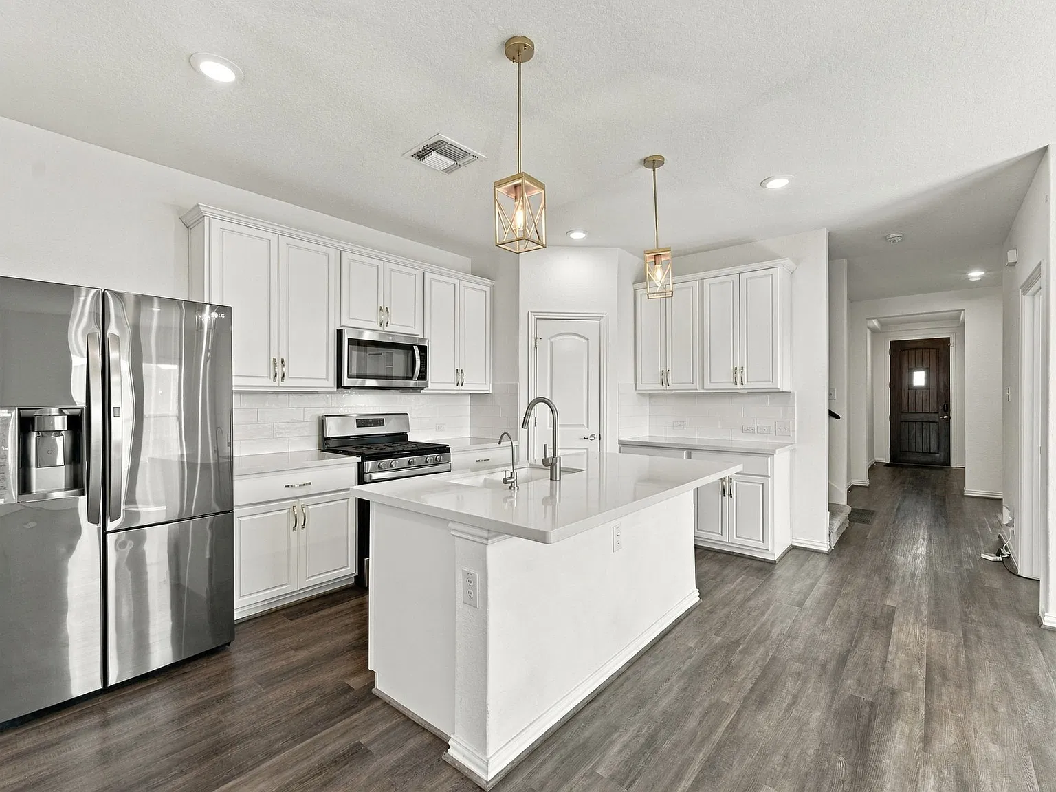 5 bed, 9722 sqft, $2,450 — Photo 3