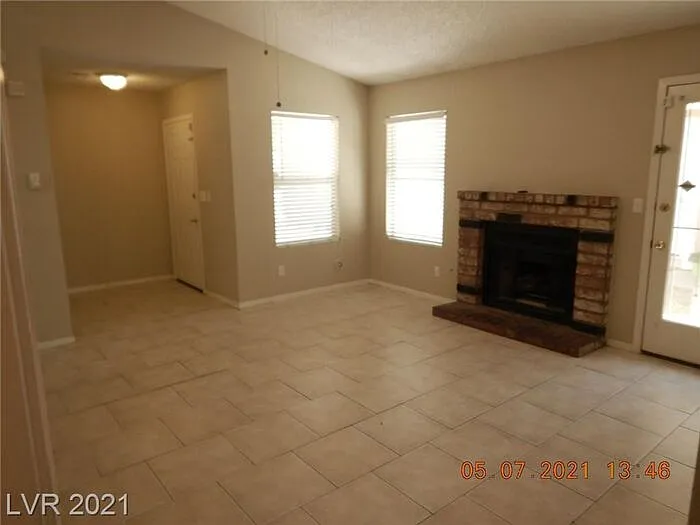 525 Dutchman Ave — Photo 4