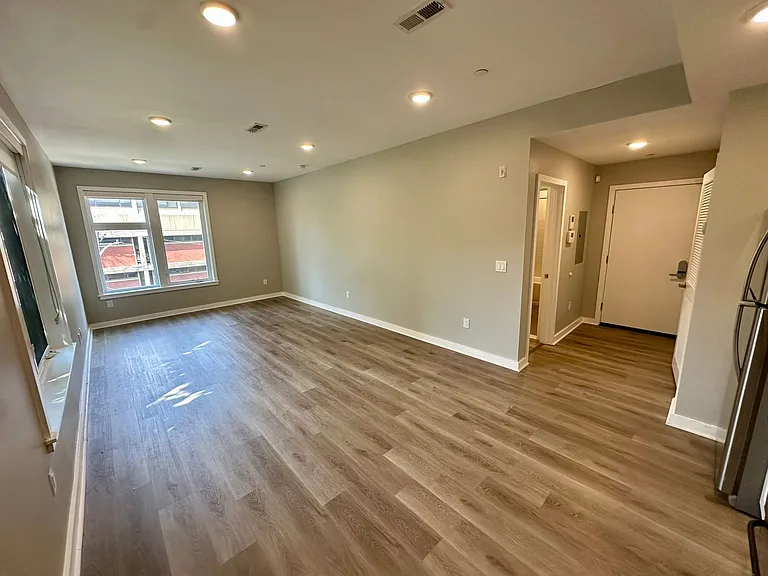 1636-54 W Flora Street — Photo 8