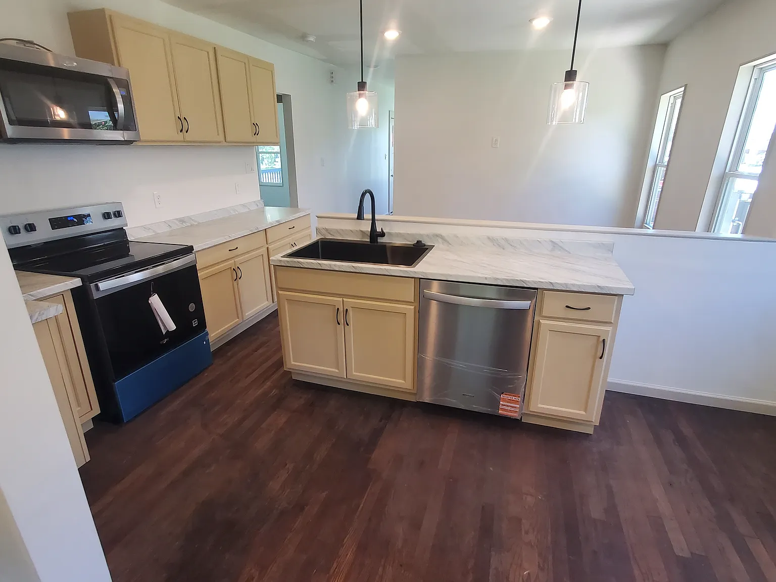 3 bed, 900 sqft, $850 — Photo 4