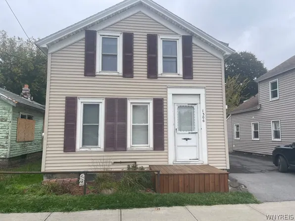 1306 Oriskany St W, Utica, NY 13502