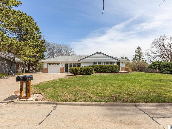 2nd image of 303 Orchard Dr