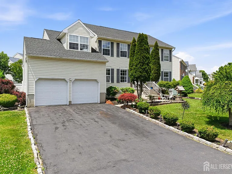 26 Alexis Ln — Photo 2