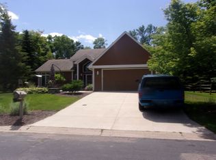 3941 Country Oaks Dr, Excelsior, MN 55331