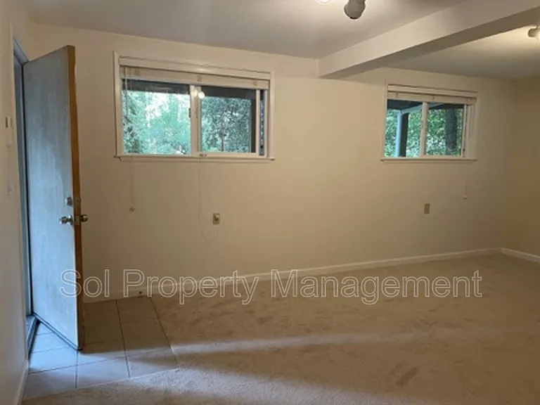 175 S Redwood Dr — Photo 17