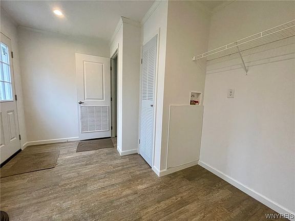 Efficiently designed mud room/utility room combina