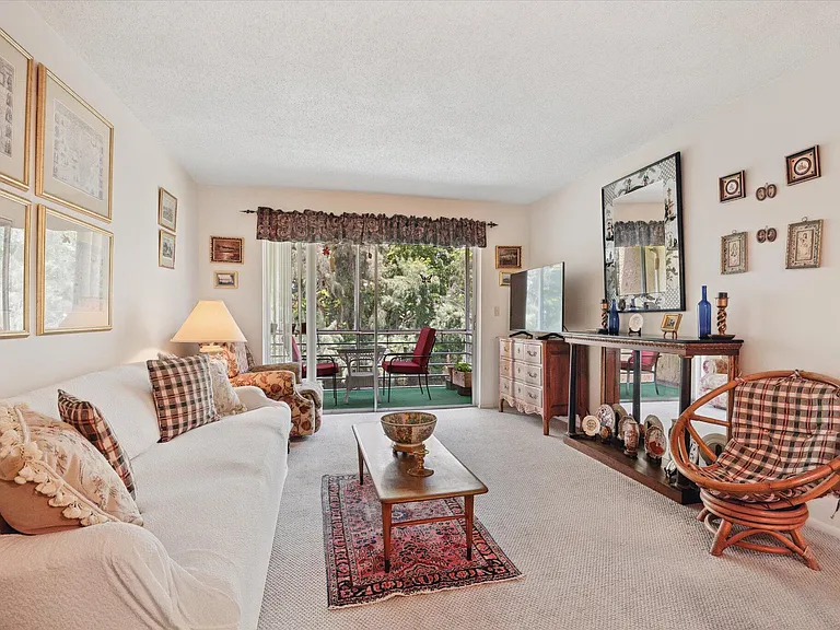 473 Lake Frances Dr — Photo 3
