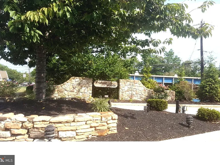 401 Bismark Way — Photo 2