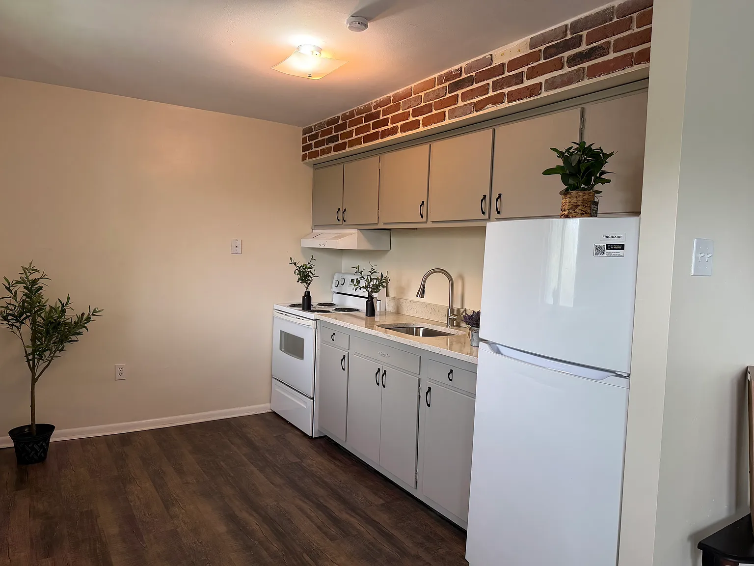 33 Sweinhart Rd — Photo 2