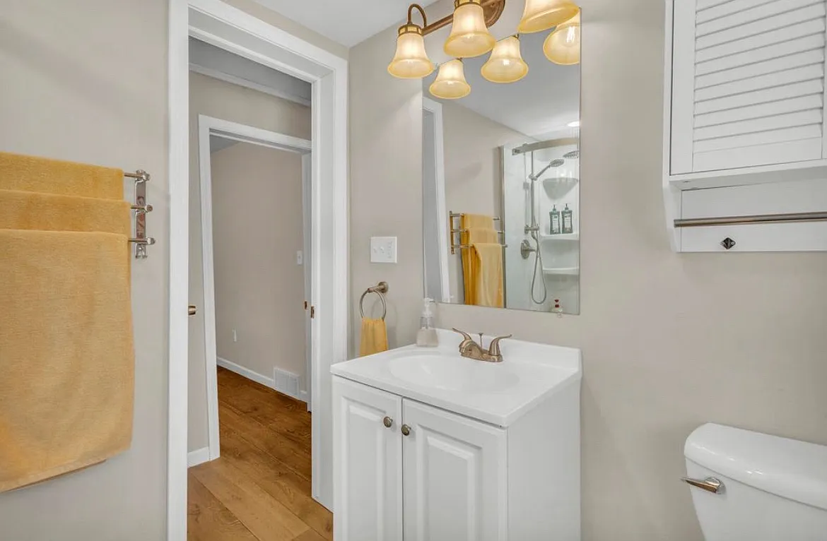 2 bed, 800 sqft, $1,700 — Photo 4