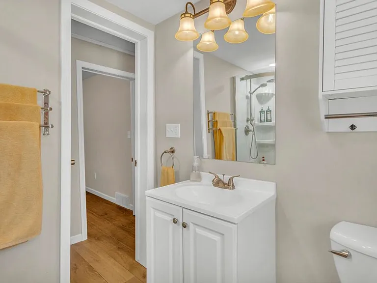 1621 Greenwood Ct — Photo 4