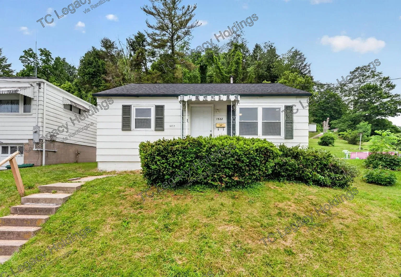 3 bed, 1.0 bath, 833 sqft, $1,150 — Photo 1